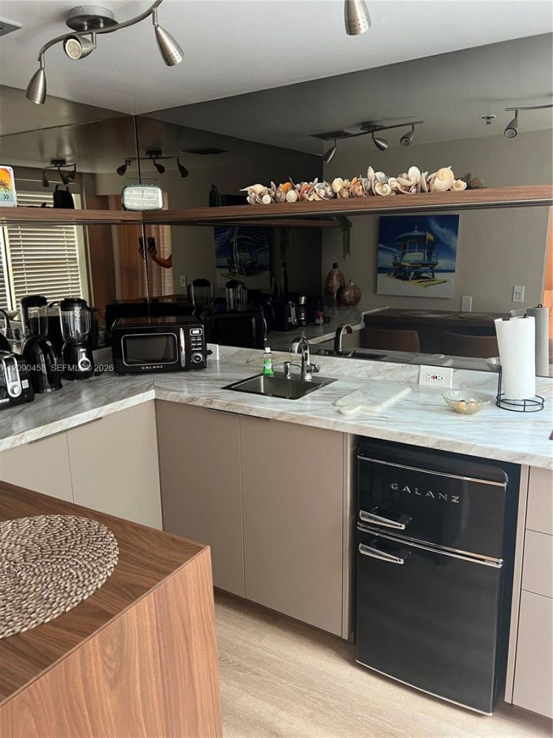 918 Ocean Dr , Unit 206, Miami Beach, FL 33139 Photo