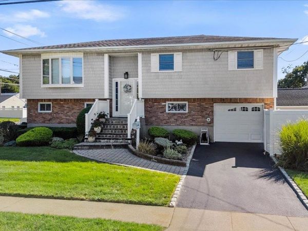 196 Von Huenfeld Street , Massapequa Park, NY 11762