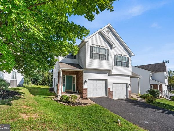 1537 CREST PARK COURT , BETHLEHEM, PA 18015