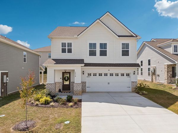 2410 Williams Ridge Dr , Columbia, TN 38401
