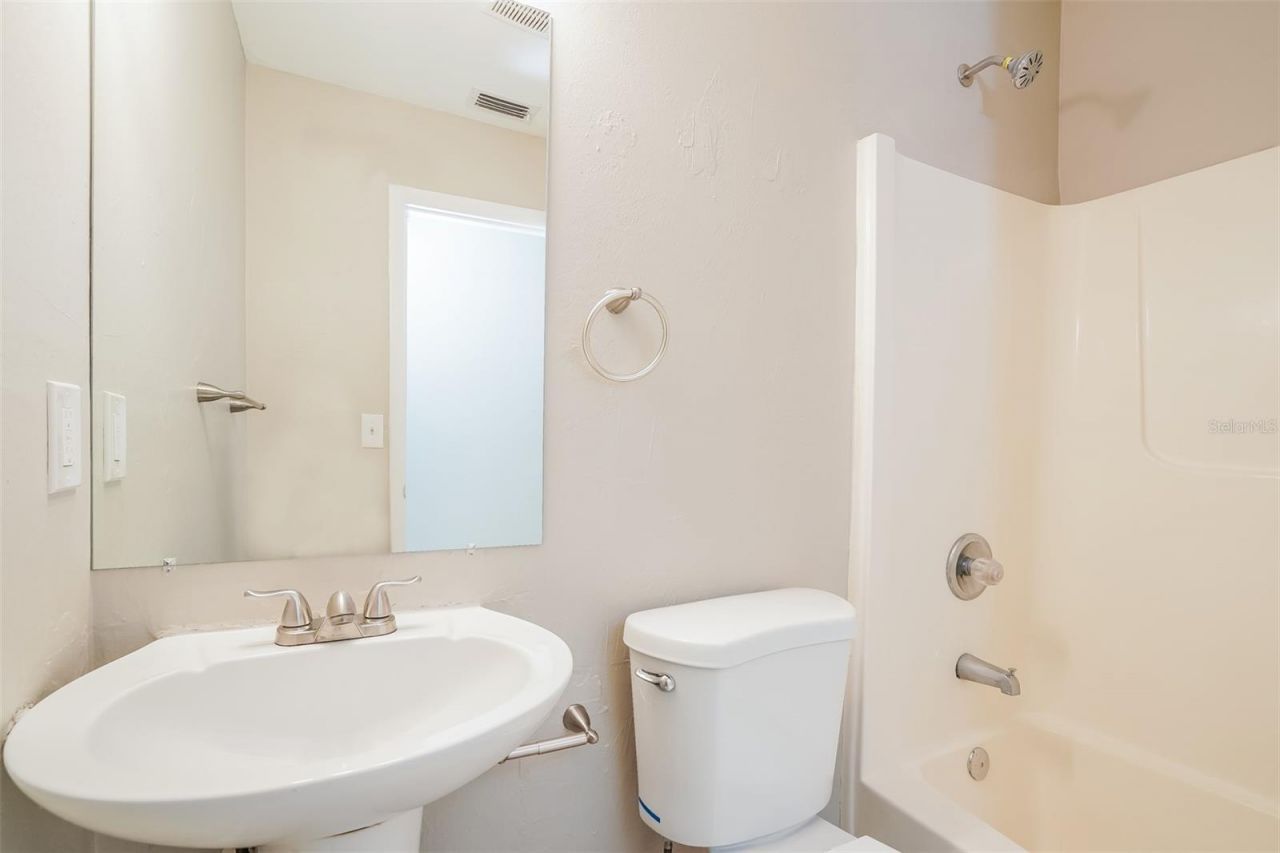 1206 NE 5th Place , Cape Coral, FL 33909 Photo