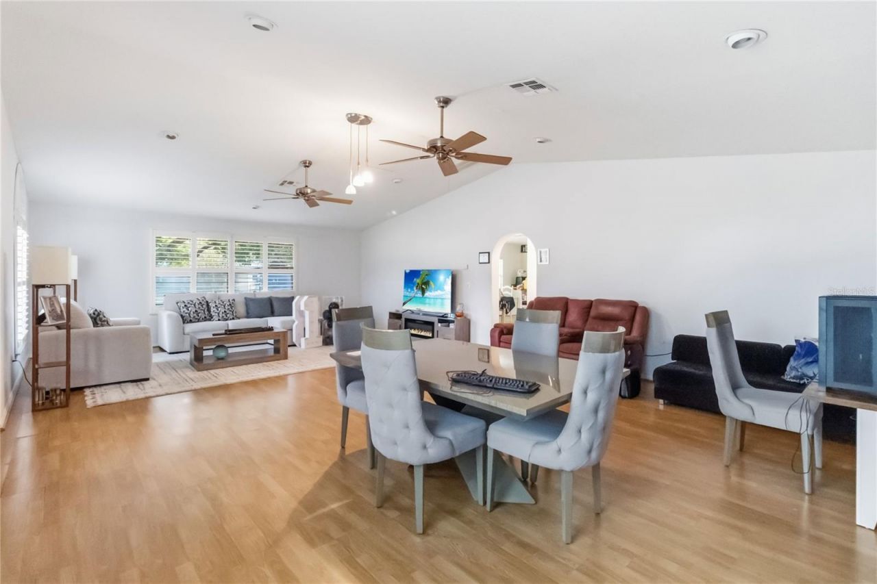 240 1st Street, Davenport, FL 33837 Photo