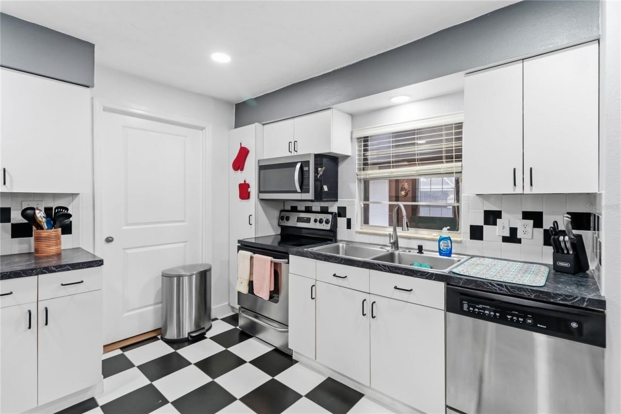 240 1st Street, Davenport, FL 33837 Photo