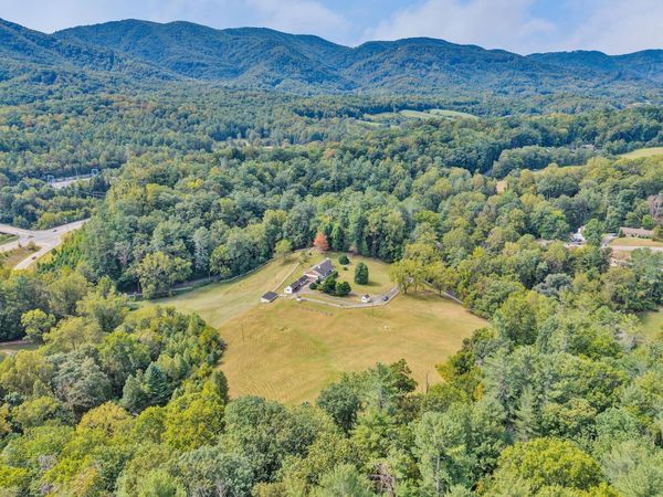 5678 S Roselawn RD , Roanoke, VA 24018
