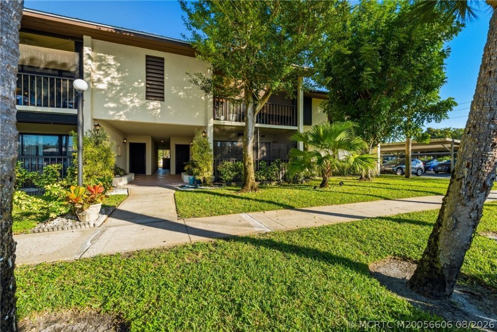 250 SE Four Winds Drive, Unit 105, Stuart, FL 34996 Photo
