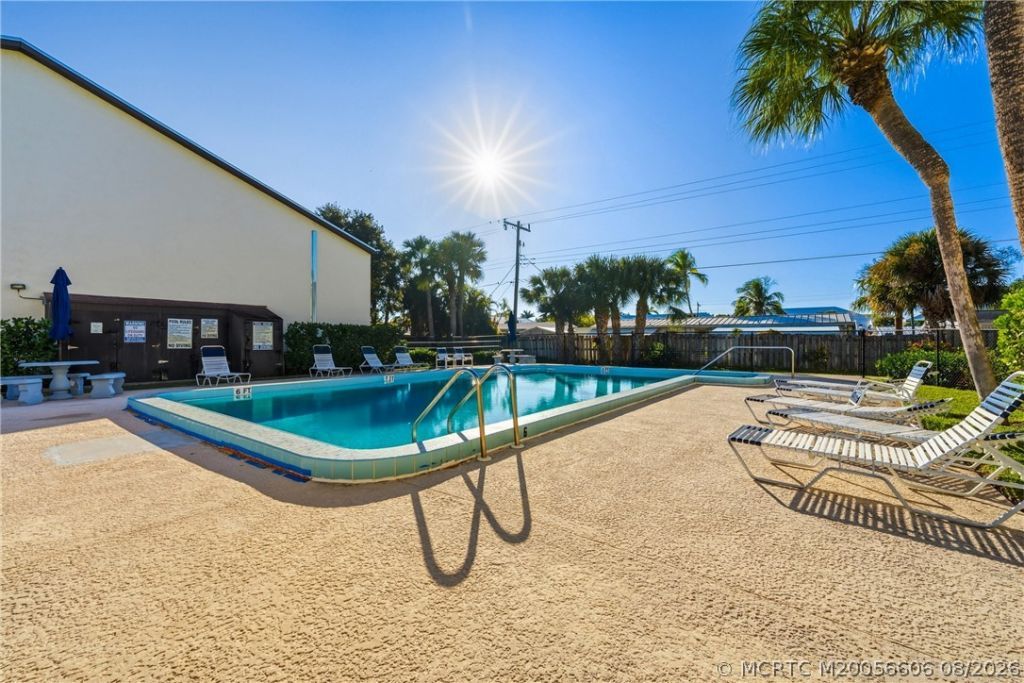 250 SE Four Winds Drive, Unit 105, Stuart, FL 34996 Photo