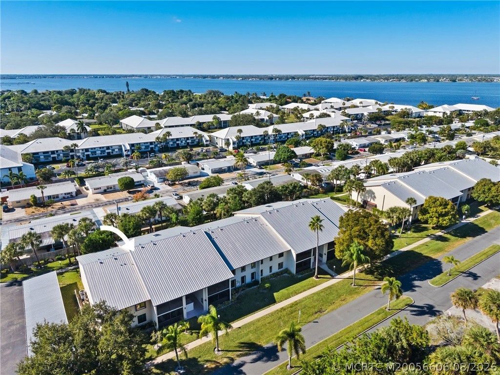 250 SE Four Winds Drive, Unit 105, Stuart, FL 34996 Photo