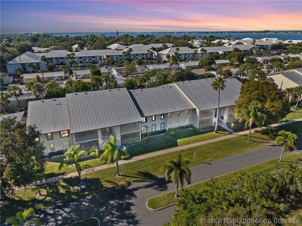 250 SE Four Winds Drive, Unit 105, Stuart, FL 34996 Photo