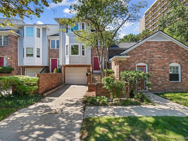 826 Seville Row , Detroit, Mi 48202