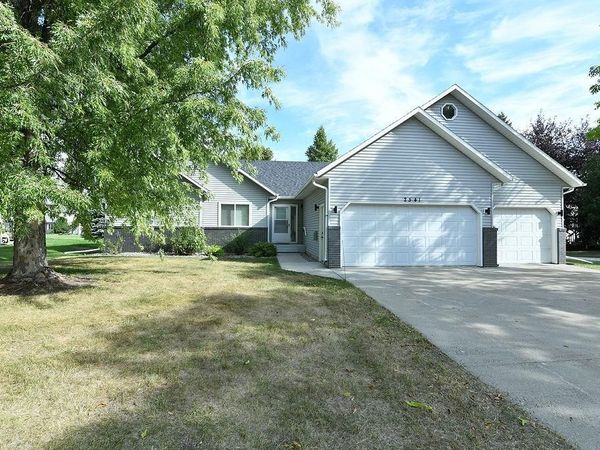 2541 S 26th Avenue S, Fargo, ND 58103