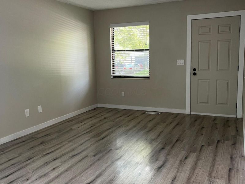 4863 Driffield Court, Columbus, OH 43221 Photo 2