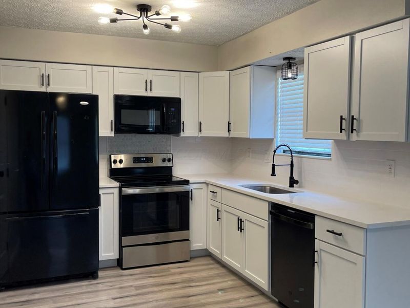 4863 Driffield Court, Columbus, OH 43221 Photo 3