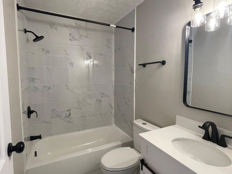 4863 Driffield Court, Columbus, OH 43221 Photo 6