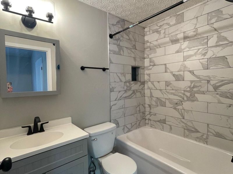 4863 Driffield Court, Columbus, OH 43221 Photo 7
