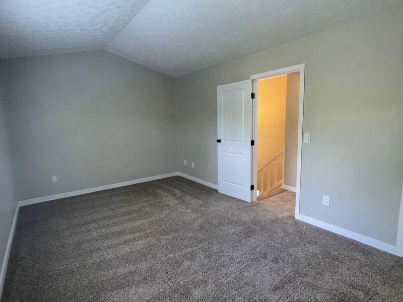 4863 Driffield Court, Columbus, OH 43221 Photo 8