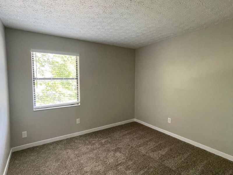 4863 Driffield Court, Columbus, OH 43221 Photo 9