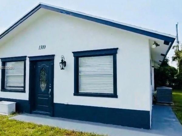 1310 W 24th St , Riviera Beach, FL 33404