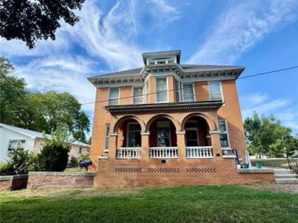 705 Main Street , Highland, IL 62249