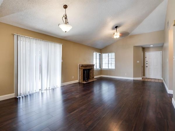 613 Hunters Glen Street , Lewisville, TX 75067
