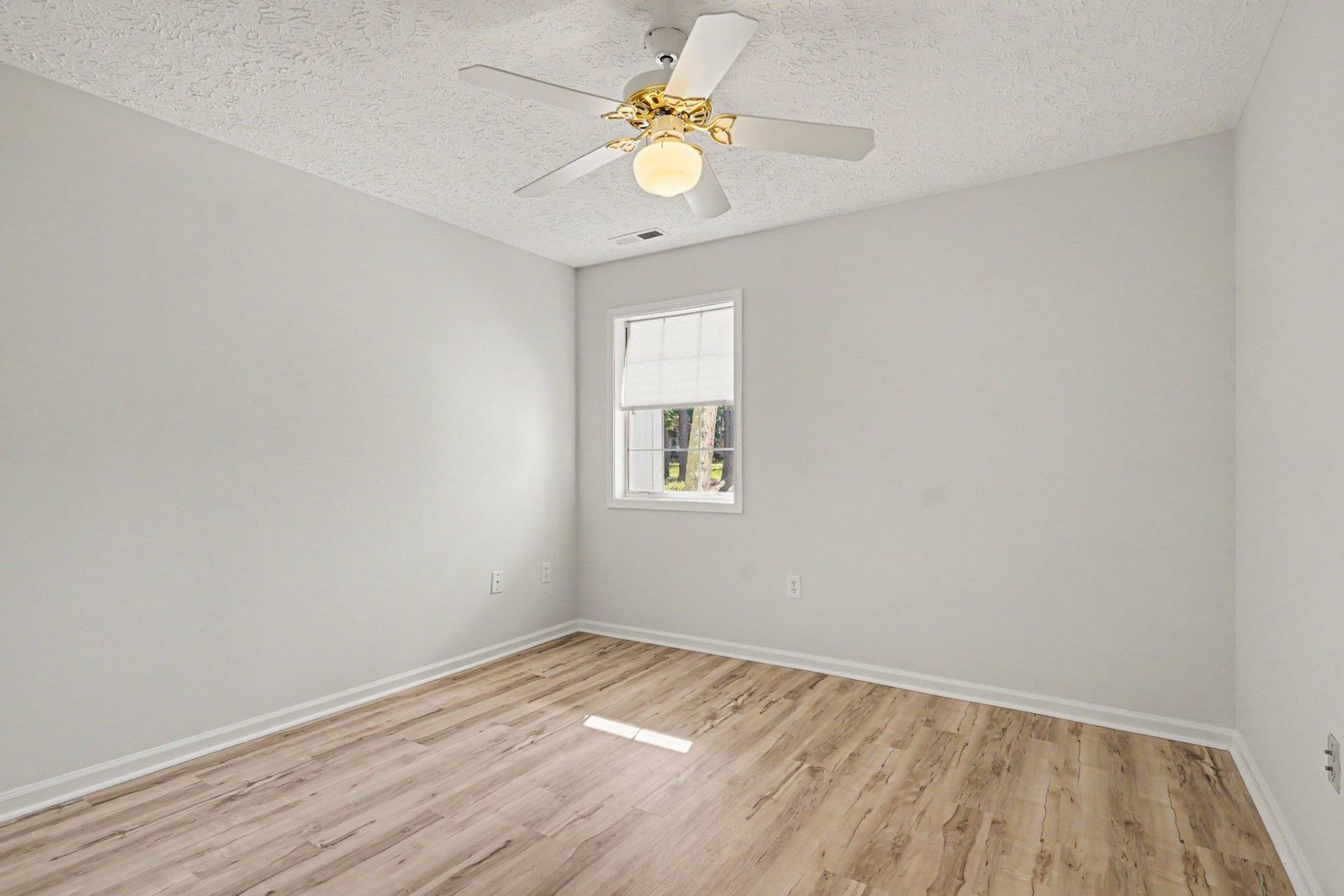 597 Blue River Ct. Photo 12