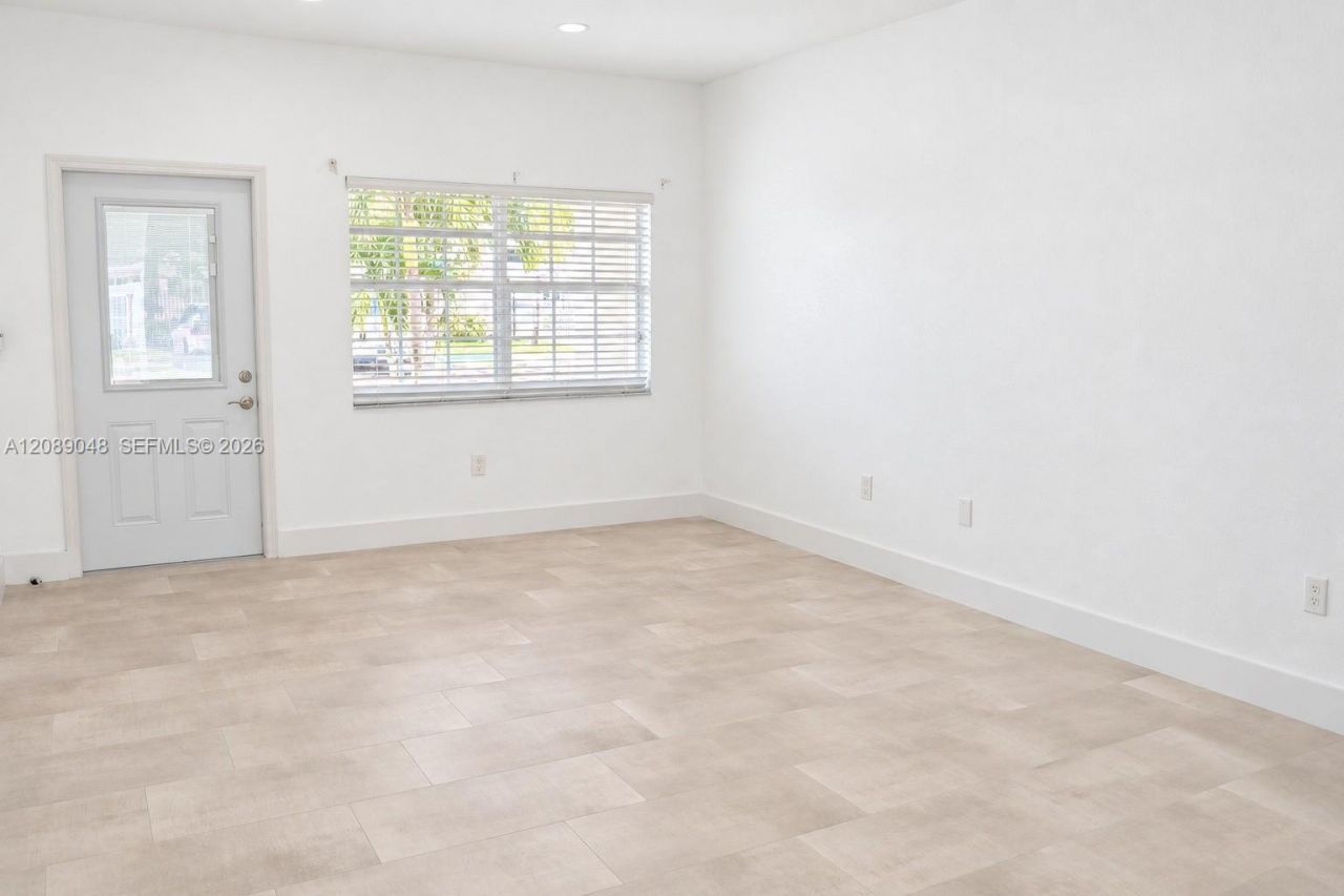 18133 SW 109th Path, Unit None, Miami, FL 33157 Photo