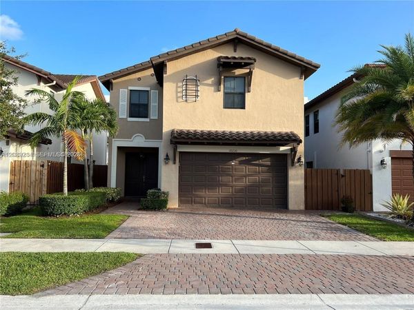 10230 NW 86th St, Doral, FL 33178
