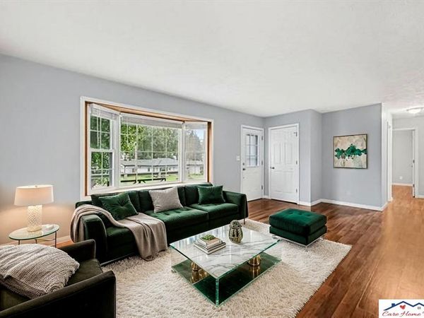 203 E 7th Street, Papillion, NE 68046