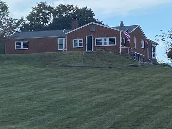 819 Sprinkle RD , Fincastle, VA 24090