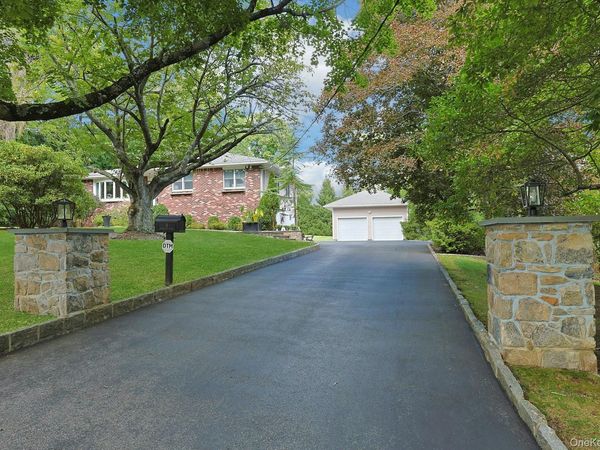 9 Stonegate Road , Valhalla, NY 10595