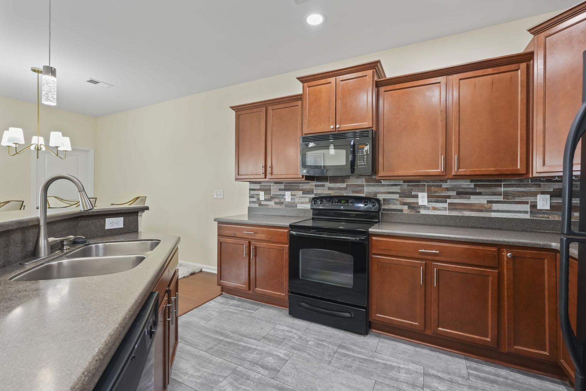 656 Pistoia Ln. Photo 14