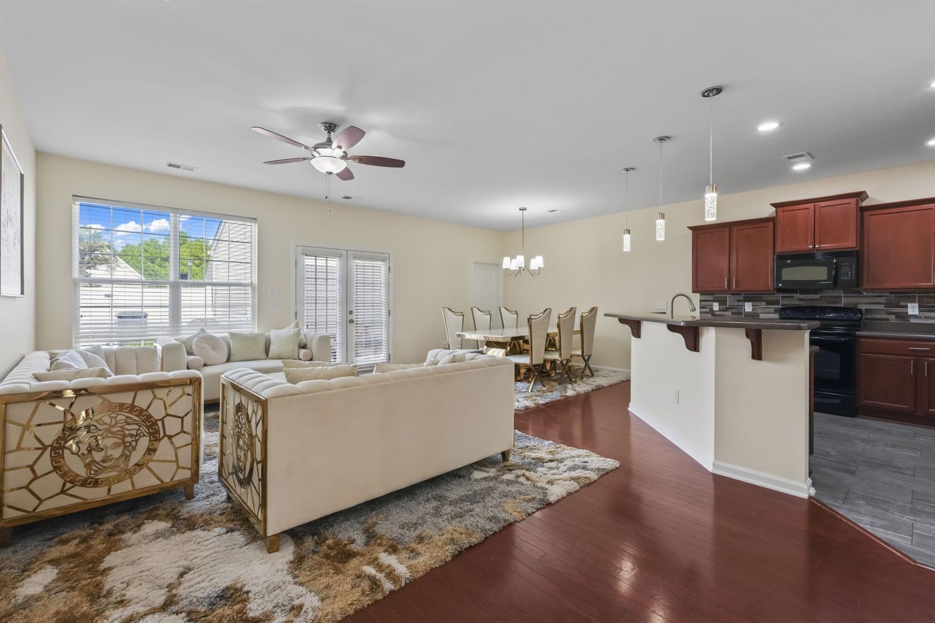 656 Pistoia Ln. Photo 7