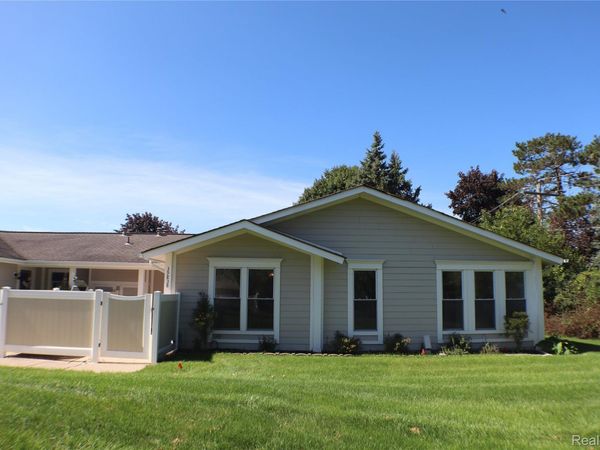 39838 Village Wood Circle, Novi, Mi 48375