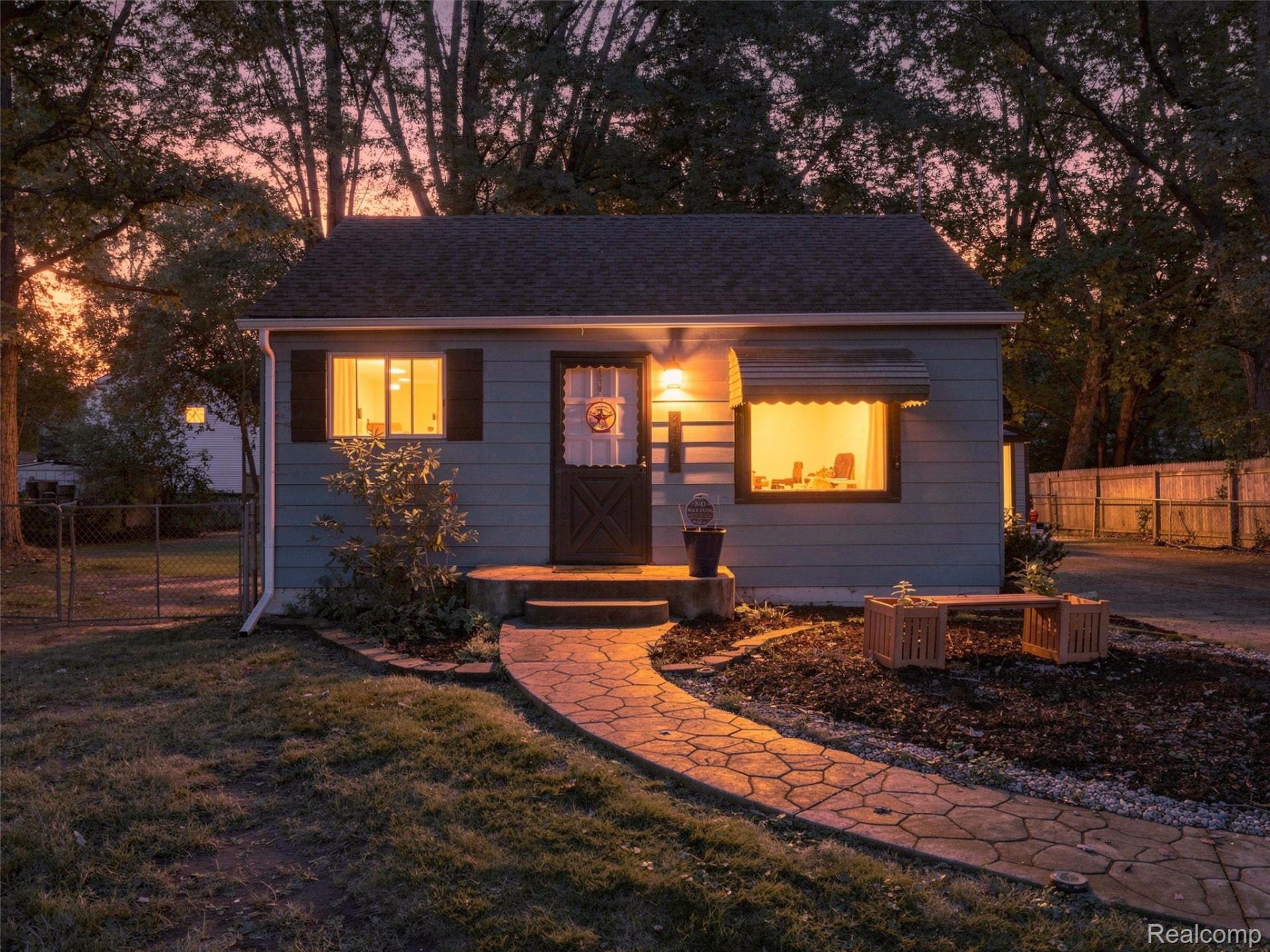 21184 Flanders Street, Farmington Hills, Mi 48335 Main Photo