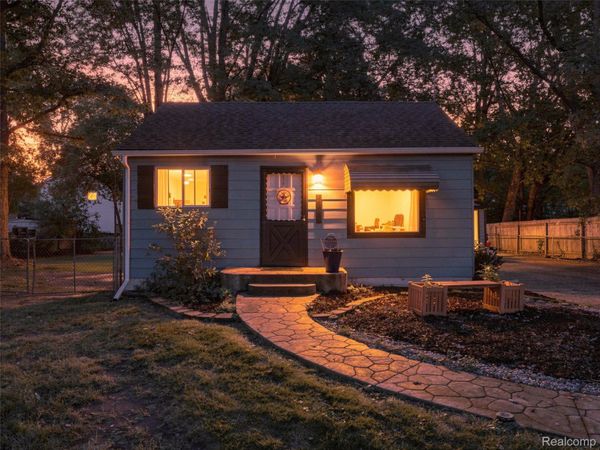 21184 Flanders Street, Farmington Hills, Mi 48335