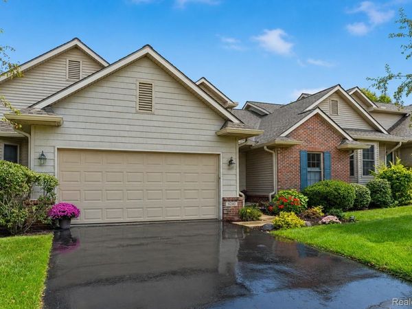 6240 Northridge Hills Drive, Brighton, Mi 48116