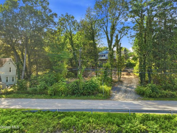 28 Crabapple Lane, Watervliet, NY 12189