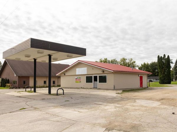 606 N Highway 218 , LaPorte City, IA 50651