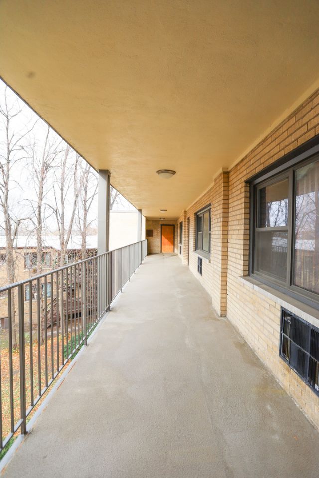 2550 W Catalpa Avenue, Unit C4, Chicago, IL 60625 Main Photo