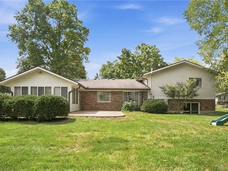 7611 Pelway Drive, Centerville, OH 45459 Photo 2