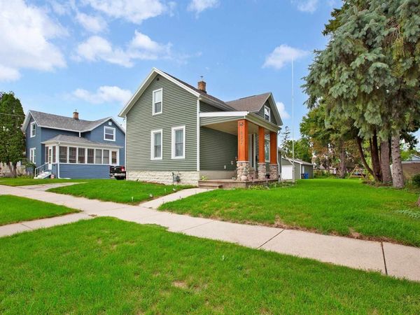 822 W 11TH AVENUE, Oshkosh, WI 54902
