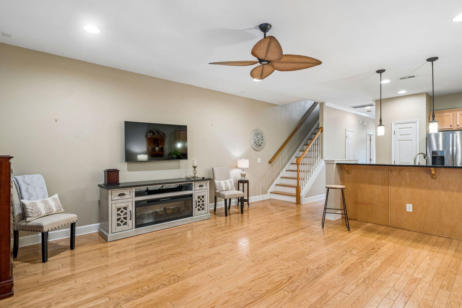 2392 Kings Gate Lane Photo 17