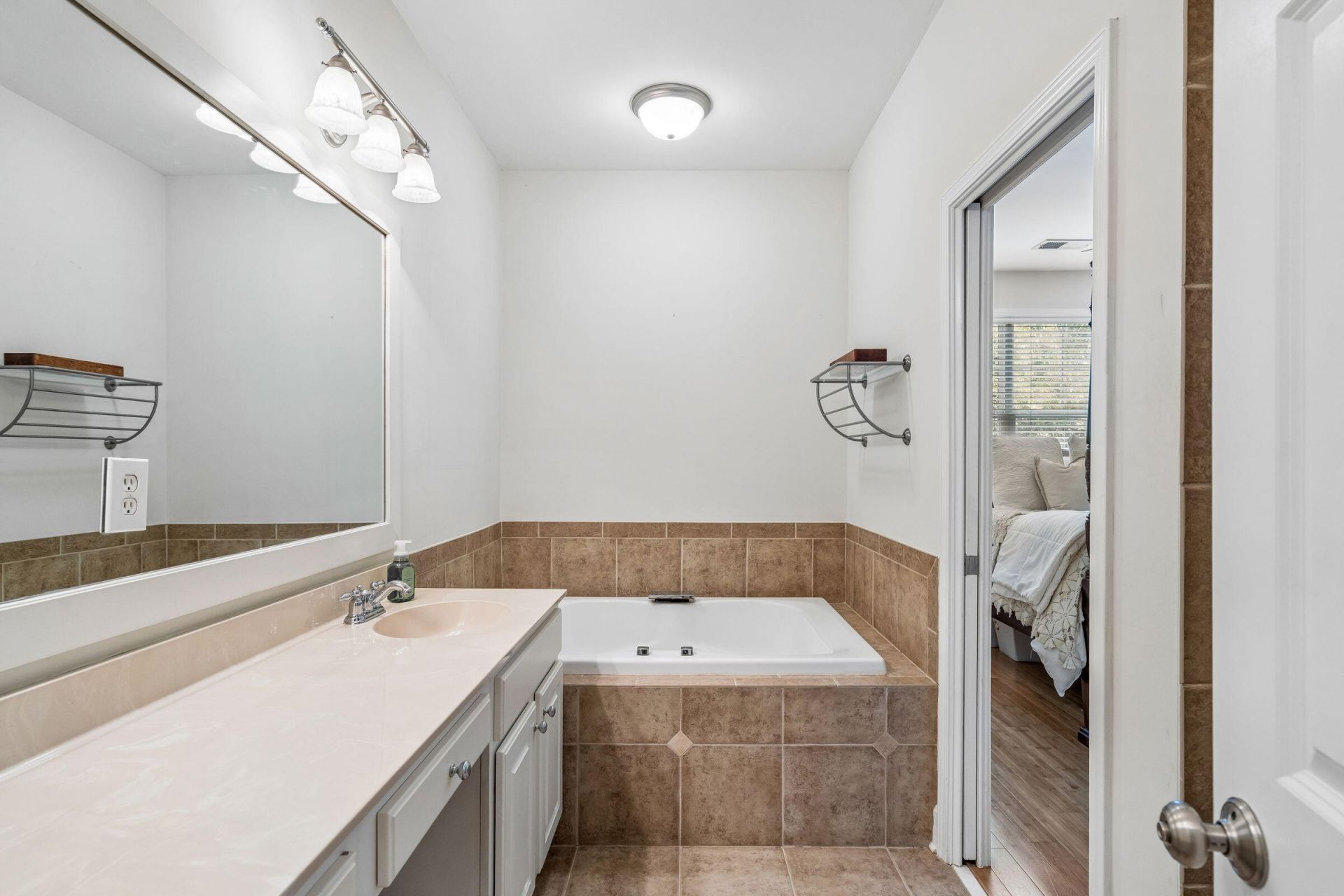 2392 Kings Gate Lane Photo 32