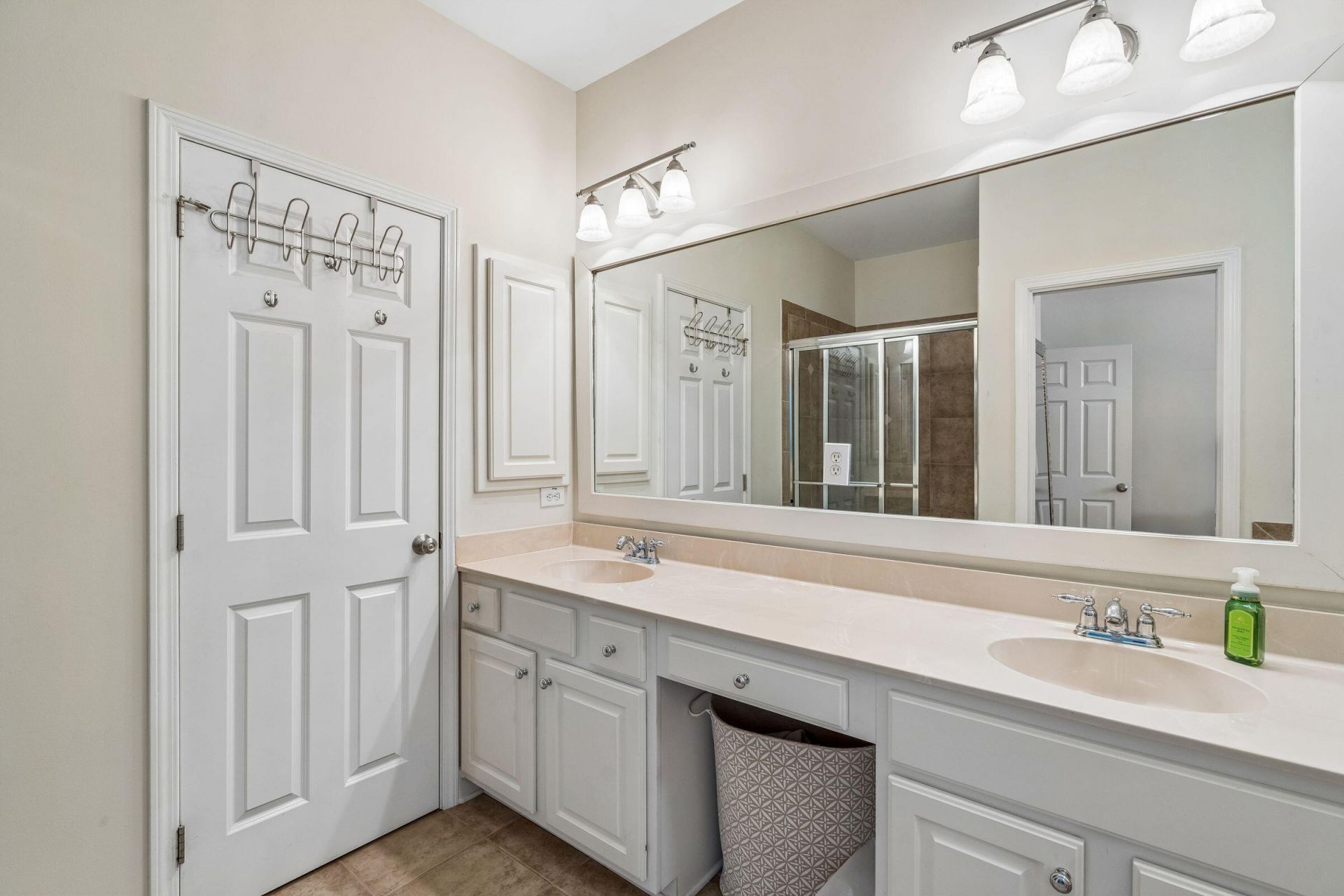 2392 Kings Gate Lane Photo 33