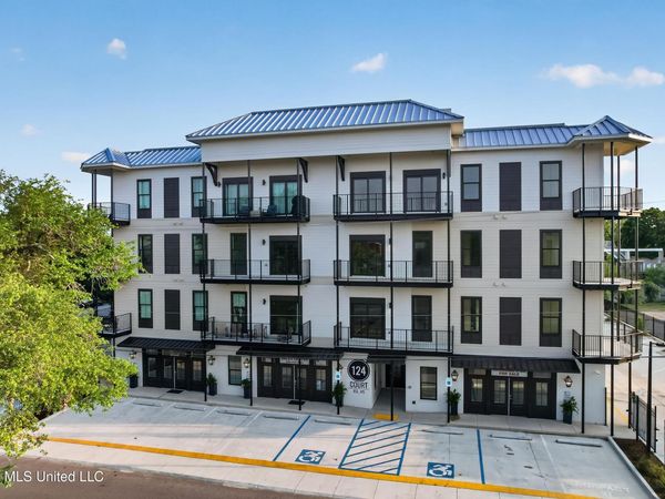 124 Court Street, Bay Saint Louis, MS 39520