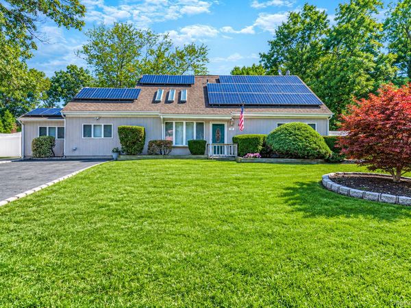 17 Fenwick Avenue, Farmingville, NY 11738