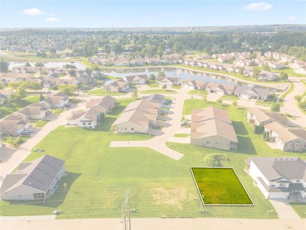 7064/7066 Waterview Dr SW , Cedar Rapids, IA 52404