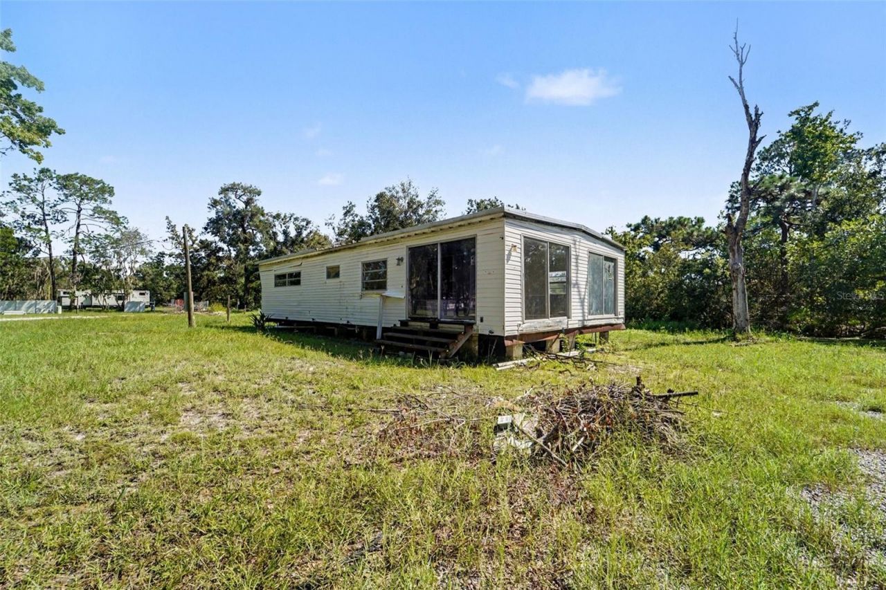 1346 Sierra Pines Boulevard , Lutz, FL 33558 Main Photo