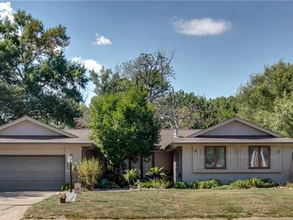 5400 Dixon Drive, Godfrey, IL 62035