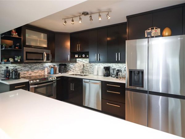 7135 Collins Ave , Unit 735, Miami Beach, FL 33141