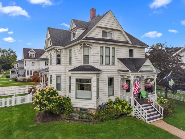 102 E Court St, Elkhorn, WI 53121